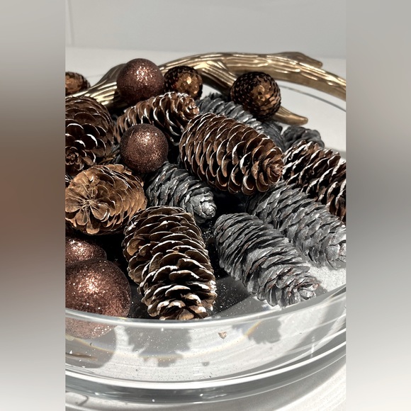 🌲URBAN BARN Glass Bowl & Holiday Decor 🌲 - Picture 2 of 14